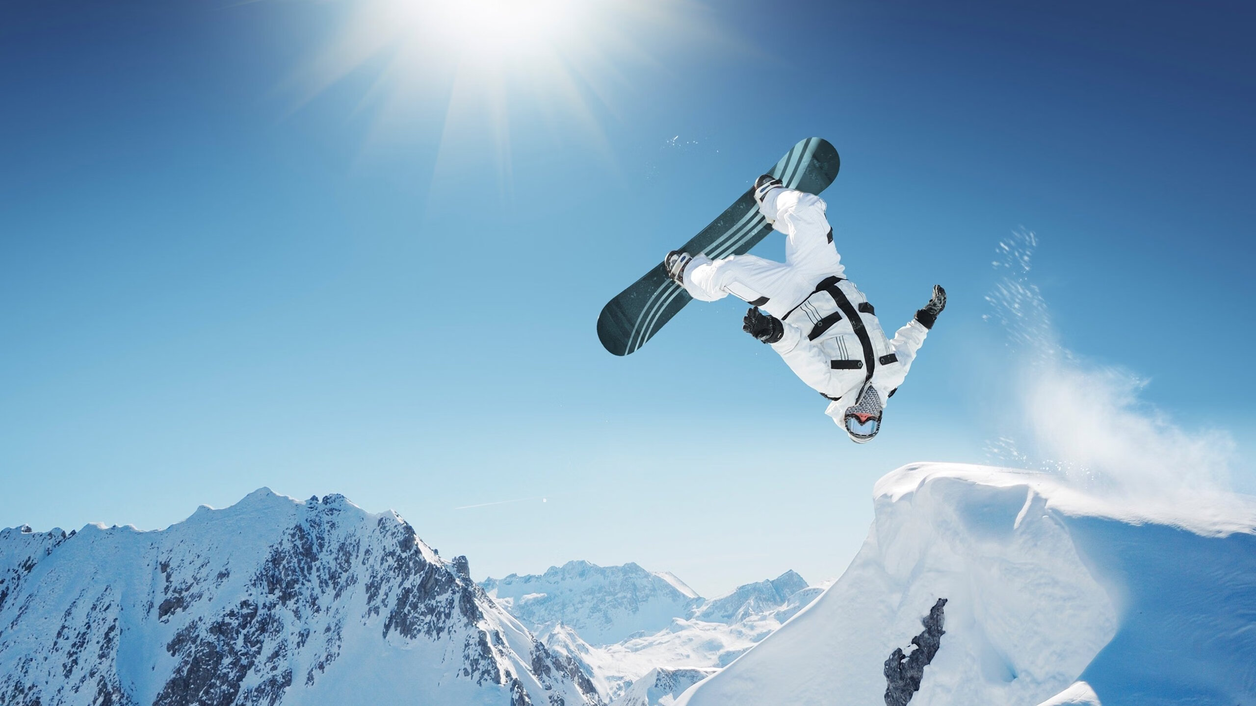 乔·波尔曼的突破性进攻和精准传球，帮助袋鼠队屡屡打破防线，乔丁·波尔特